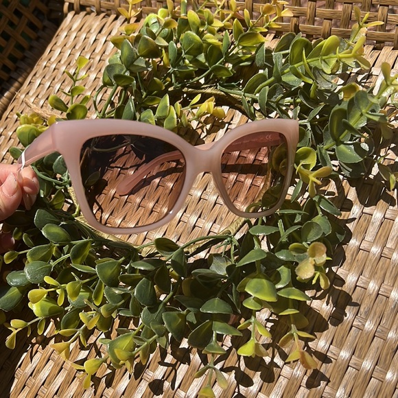 Kate Spade ♠️ sunglasses - Picture 14 of 16